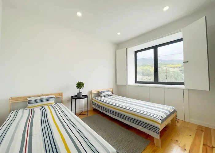 דירה Modern Retreat With Mountain Views *