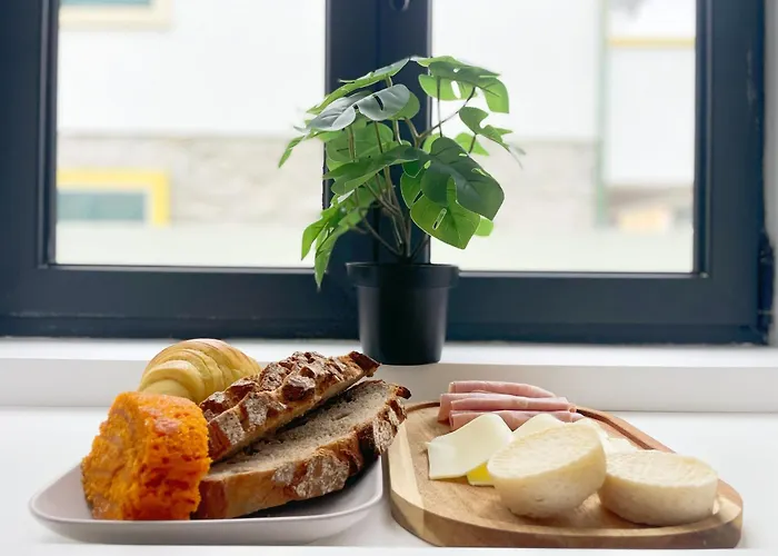 Modern Retreat With Mountain Views דירה קוביליה