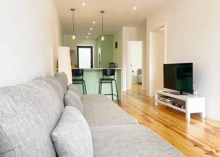 Modern Retreat With Mountain Views דירה קוביליה